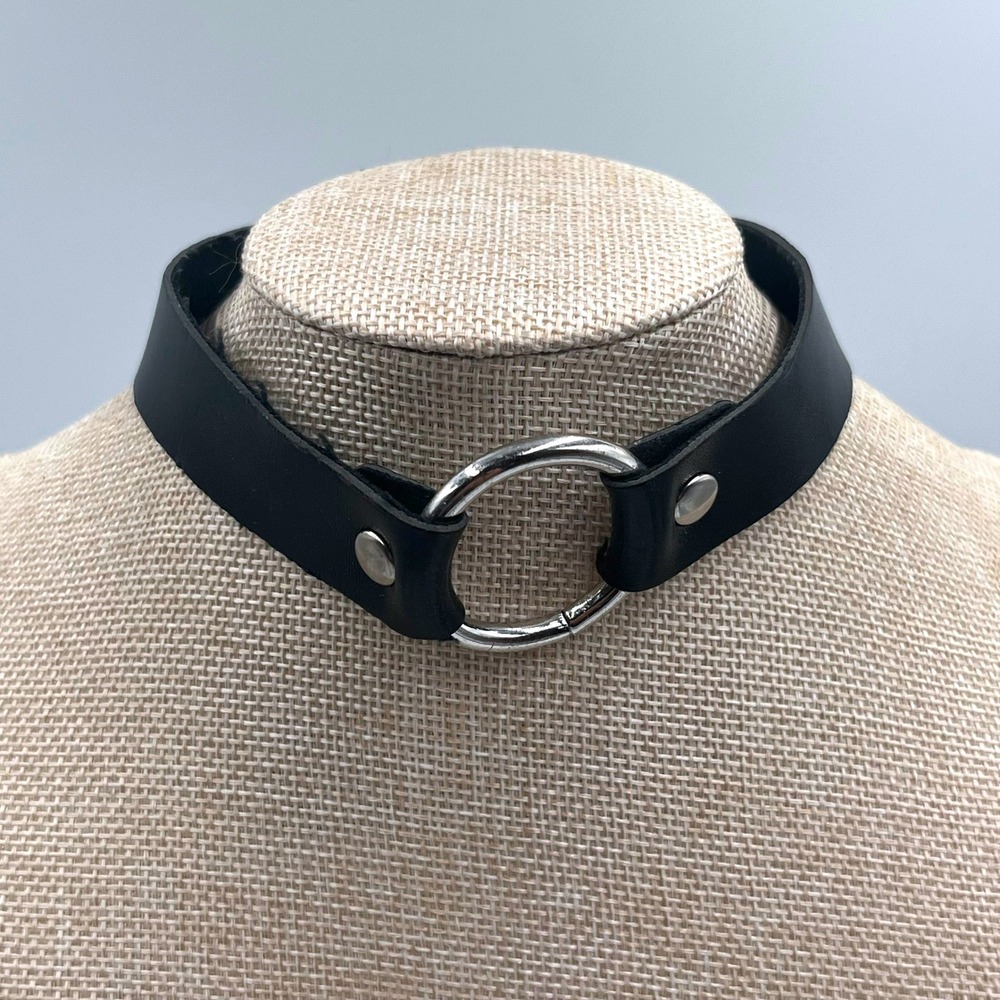 Vintage Black Leather O-Ring Choker Necklace Silver Tone Goth Punk Alt Statement